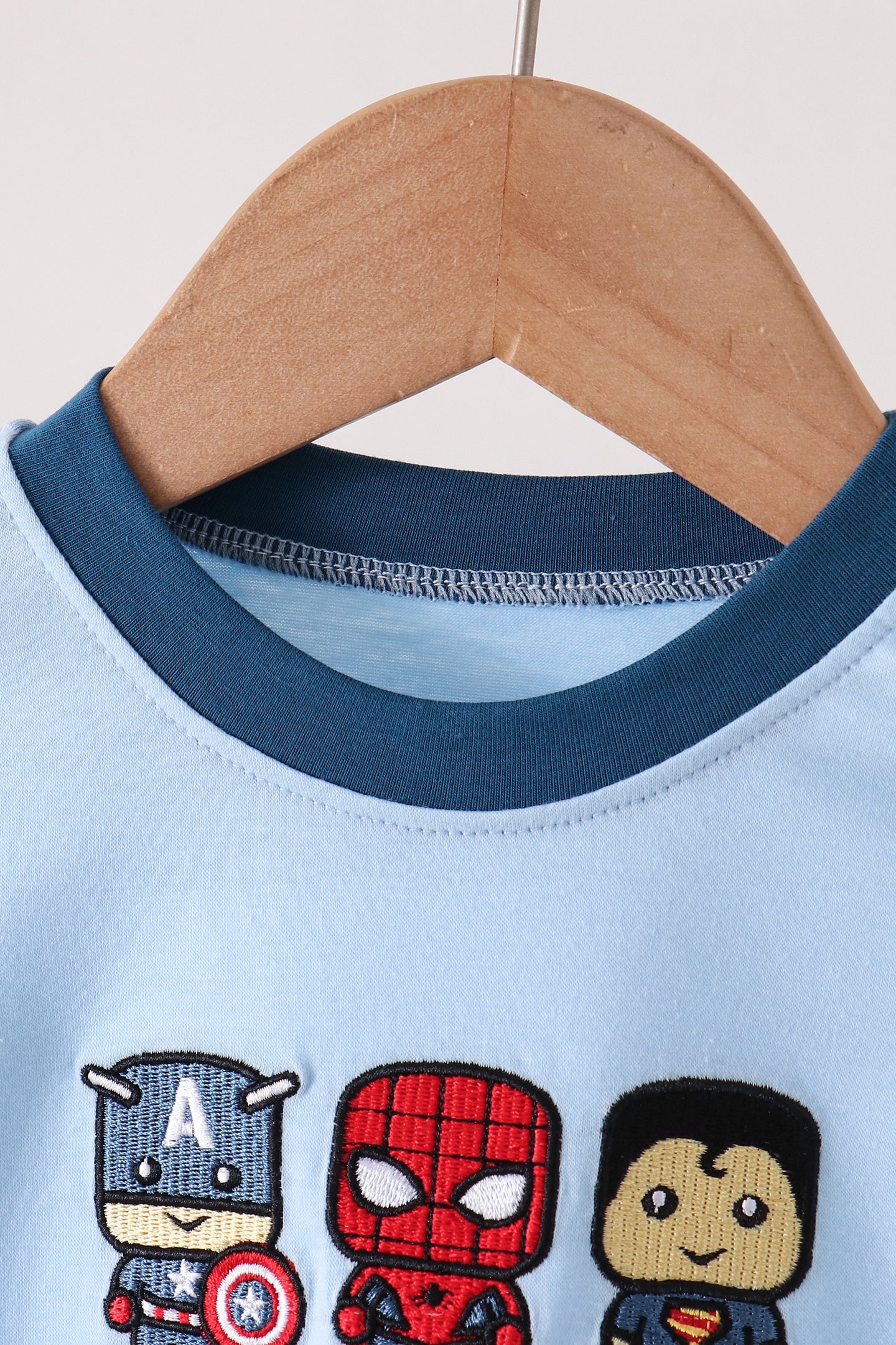 Blue character embroidery bubble