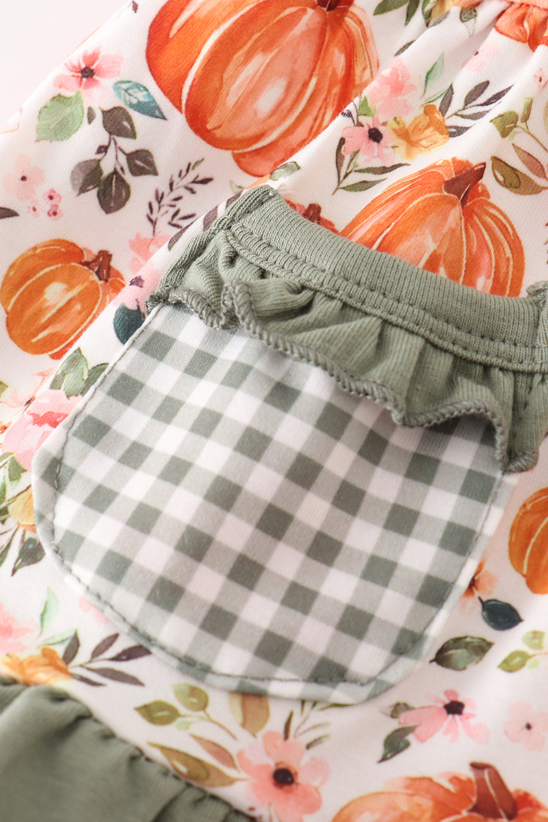 Green pumpkin ruffle baby set