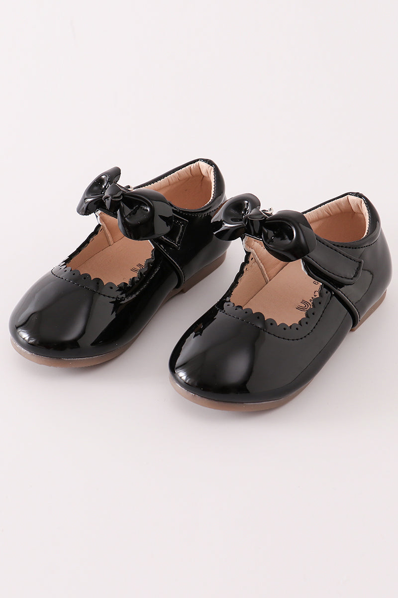 Black bow mary jane shoes